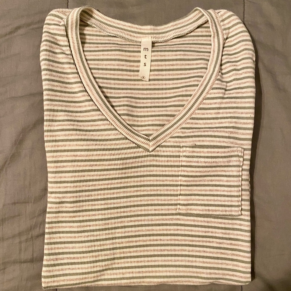 V-neck tee